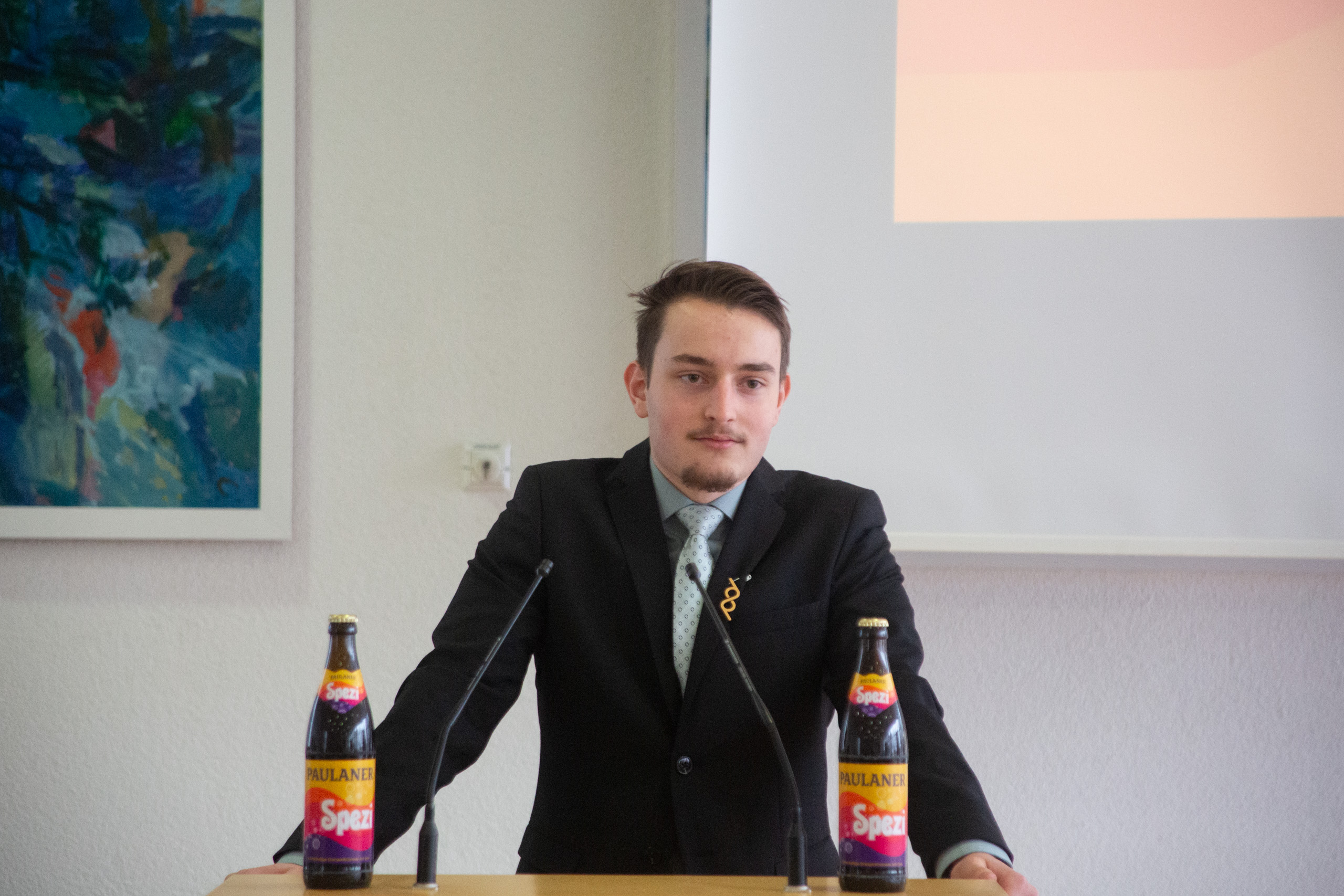 Dörmany erhöht Steuern drastisch: Wirtschaft in der Krise